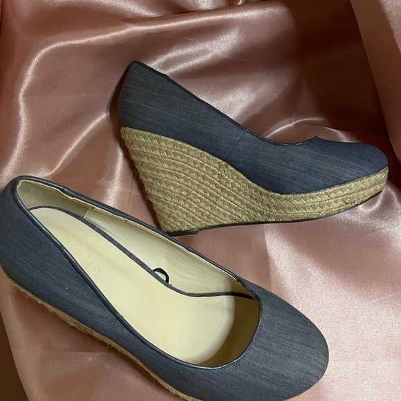 Torrid Women's Blue Denim Espadrille Wedges Size 9 NWOT - Picture 2 of 6